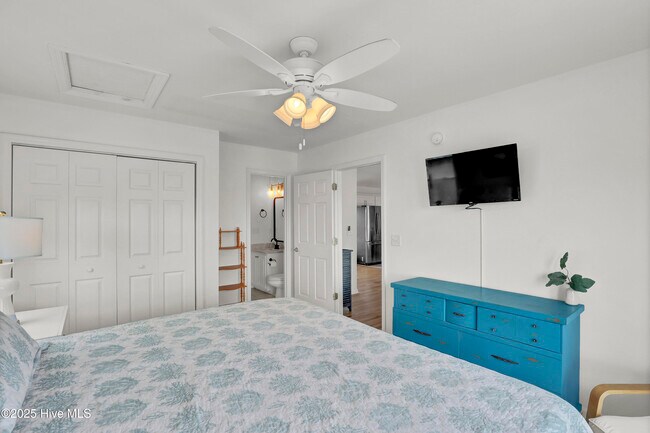 Building Photo - 1401 S Shore Dr