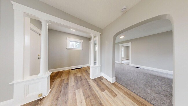 Building Photo - Lorain/W.73 neighborhood, updated 3 bed/1 bath single family house.