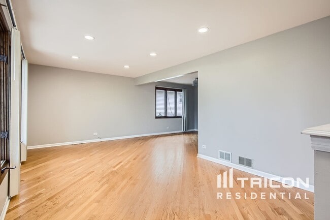 Building Photo - 8532 S 79th Ave