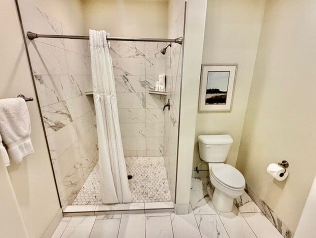 Building Photo - Flexible lease options! Spacious Townhome in Washington