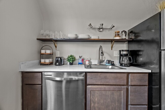 Building Photo - 4600 McPherson Ave