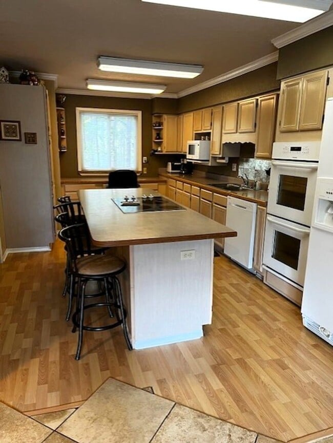 Building Photo - 1334 Straight Creek Dr