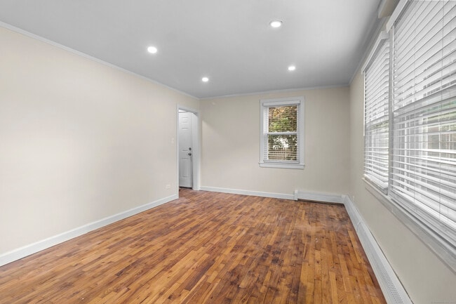 Building Photo - 232 Melville Dr