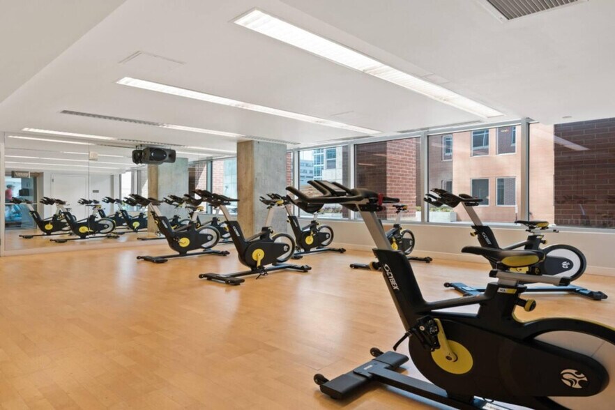 Building Photo - 1701 Chestnut Pl