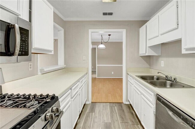 Building Photo - 707 Olde Mill Ln