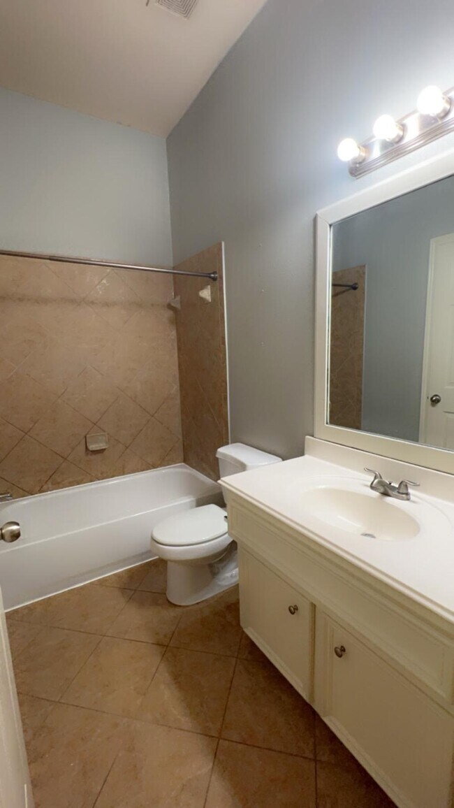 Building Photo - 11115 Pigeon Bluff Dr