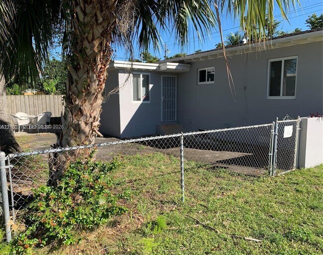 Building Photo - 13300 NE 10th Ave