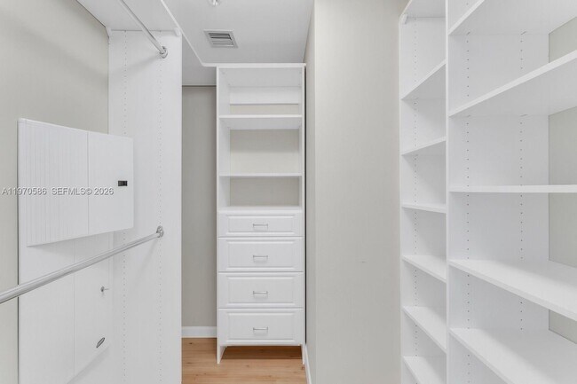 Building Photo - 16275 Collins Ave