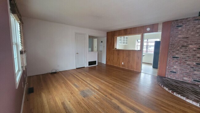 Building Photo - Spacious 4 bed near the University!!!!!!