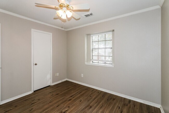 Building Photo - 20006 Brandon Oaks Way