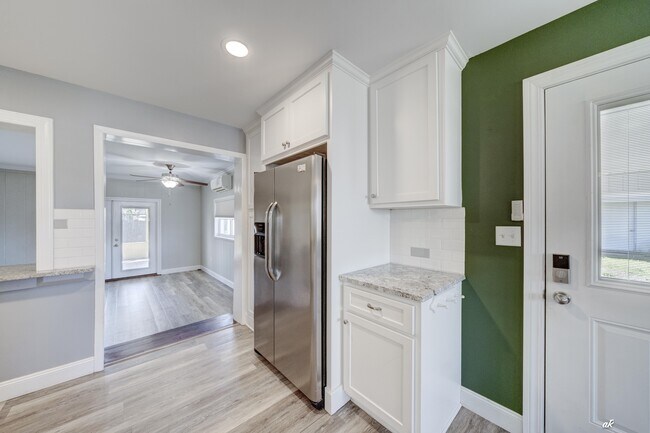 Building Photo - 3105 W 21st Ct