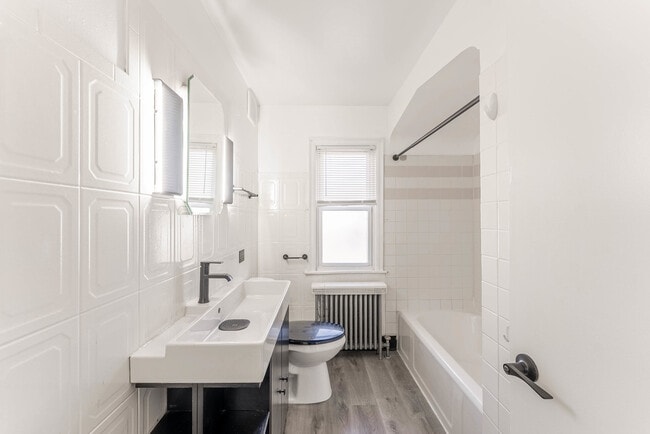 Building Photo - 2345 Ridgeland Ave