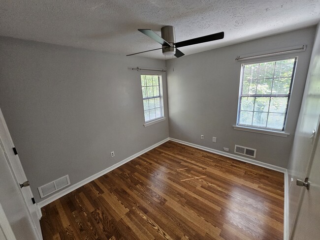 Building Photo - 290 Emerald Dr
