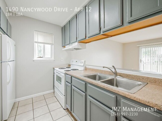 Building Photo - 1490 Nancywood Dr