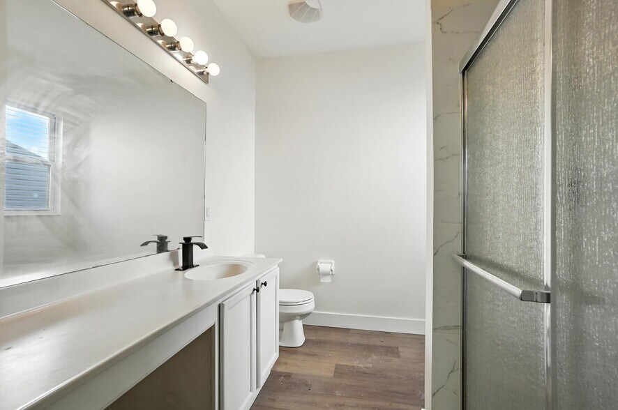 Building Photo - 2380 Oaktree Pl