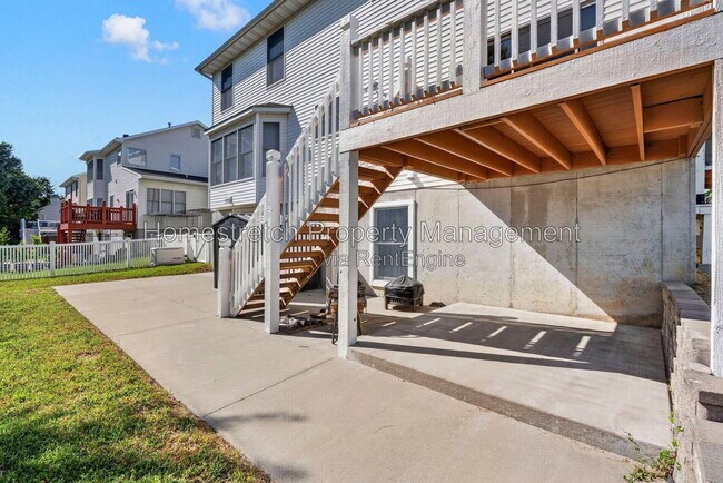 Building Photo - 6910 Emmons Dr