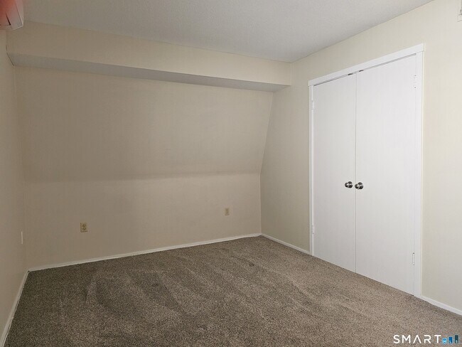 Building Photo - 83 Mallard Dr