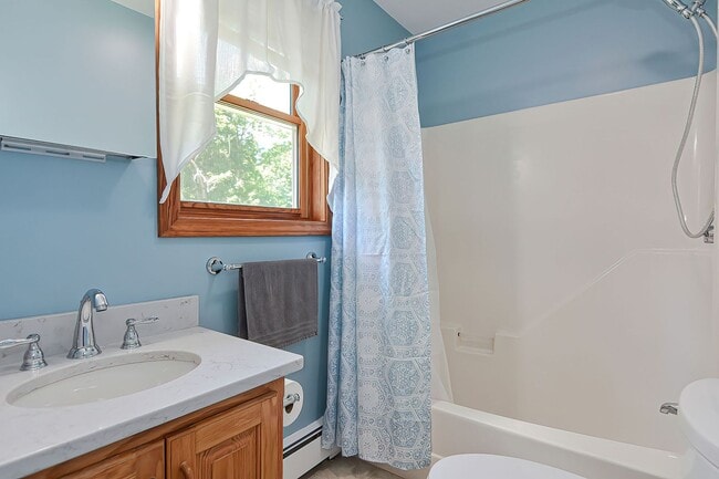Building Photo - Winter rental: Dot's Place- (Utilities Inc...