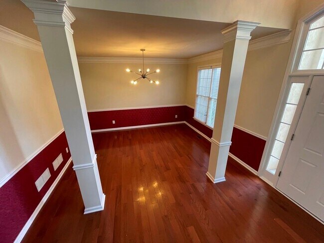 Building Photo - 400 Park Creek Dr