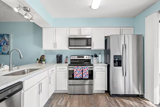 Building Photo - Fully Furnished Coastal Living in the Heart of Panama City Beach!