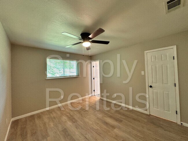 Building Photo - 6716 Flamingo Rd