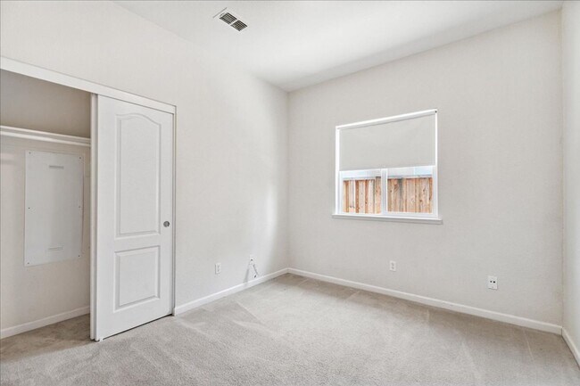 Building Photo - 312 Lone Spur Dr