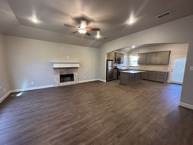 Building Photo - Wonderful 3/2/2 in a Cul-de-sac!!