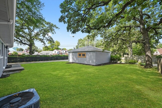 Building Photo - 9624 W Shore Dr