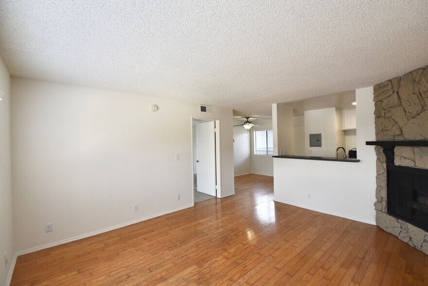 Building Photo - 12249 Oxnard St