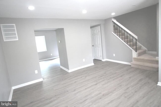Building Photo - 1029 Kings Ct