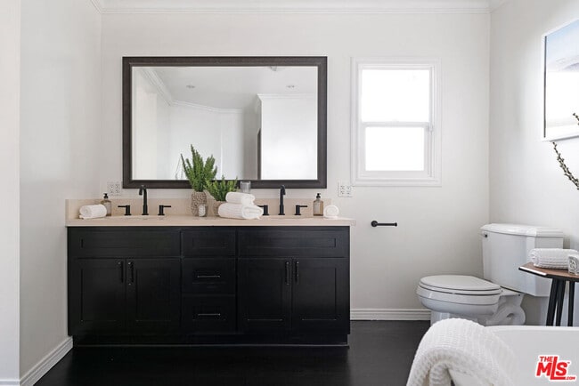 Building Photo - 6239 Holly Mont Dr