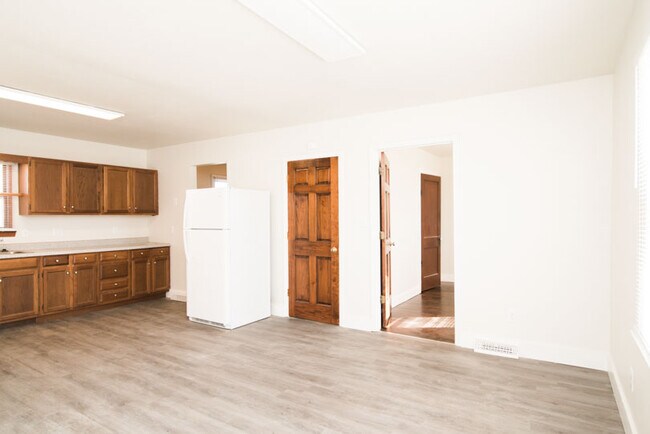 Building Photo - 2320 Southridge Dr