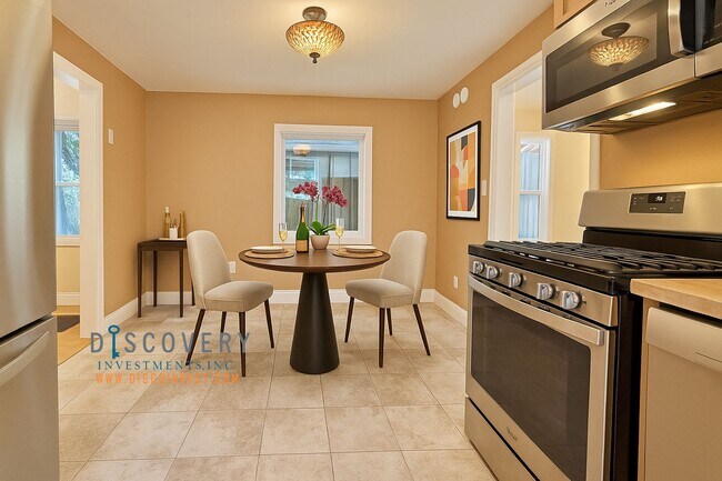 Building Photo - 3228 Boise St