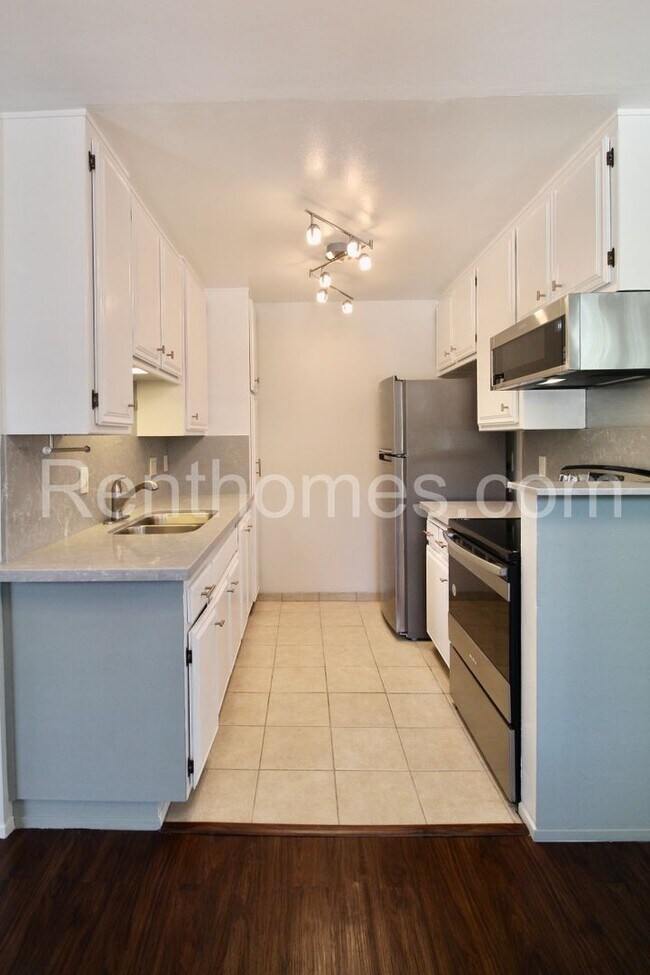 Building Photo - 8150 Lemon Ave
