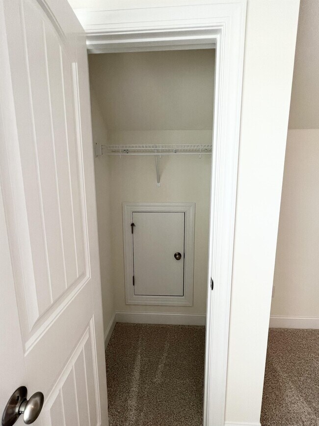 Building Photo - 324 Highview Dr