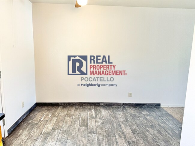 Building Photo - 1215 Cottage Ave