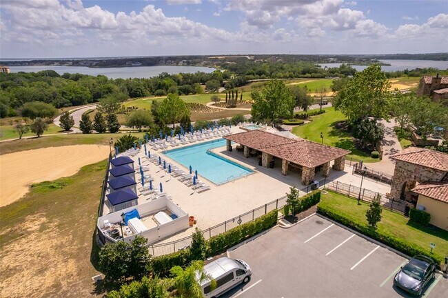 Building Photo - 15210 Pendio Dr