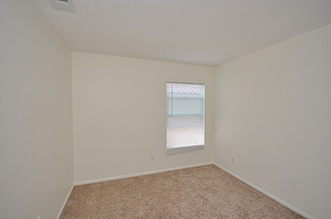 Building Photo - Stunning 3 Bedroom Condo in San Marcos wit...