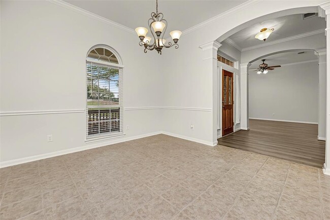 Building Photo - 2220 Comal Springs