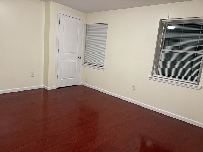 Building Photo - 1129 Carpenter St