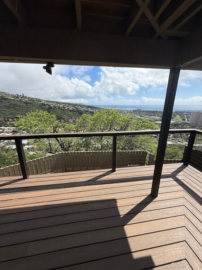 Building Photo - Luxury Hillside Home with Panoramic Kahala Beach Views – $8,000/month