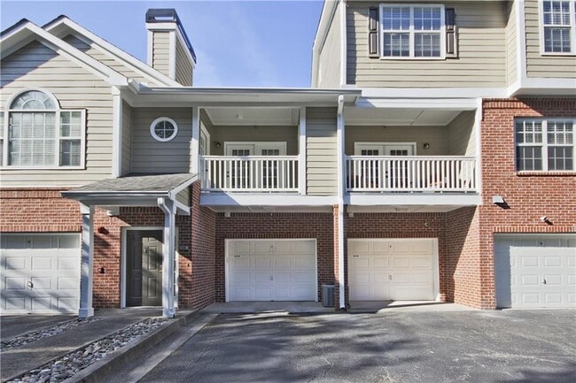 Building Photo - 8102 Woodland Ln