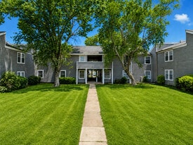 Building Photo - Riverbend Apartments