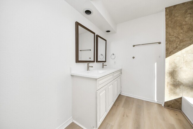 Building Photo - 10743 Boardwalk St