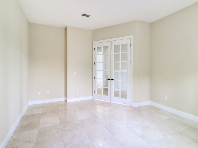 Building Photo - Beautiful custom home in The Promontory in...