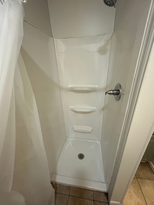 Building Photo - 5420 E 1st St N