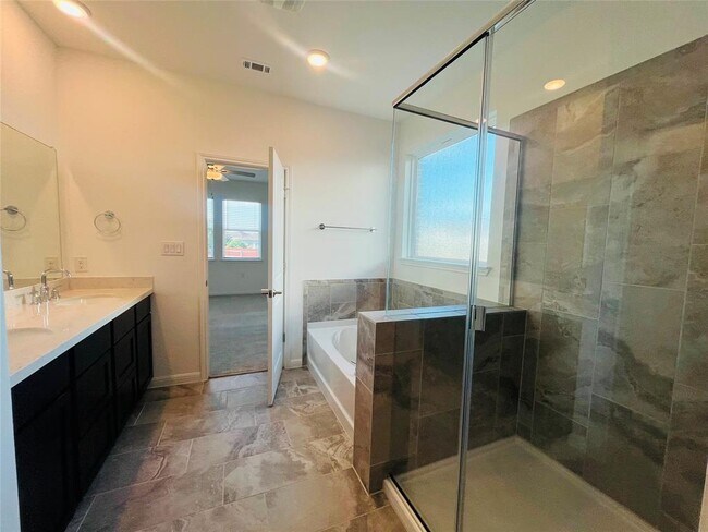 Building Photo - 15220 Holloway Dr