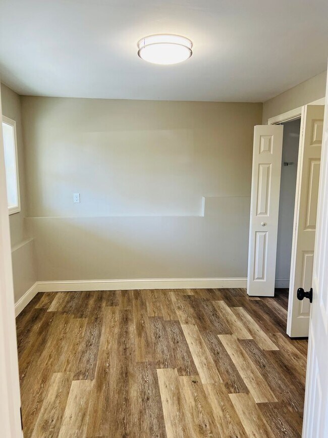 Building Photo - 1398 Quechee-Hartland Rd