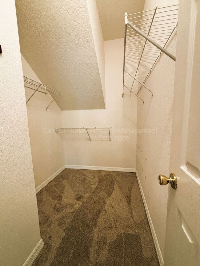 Building Photo - 16183 Old Ash Loop