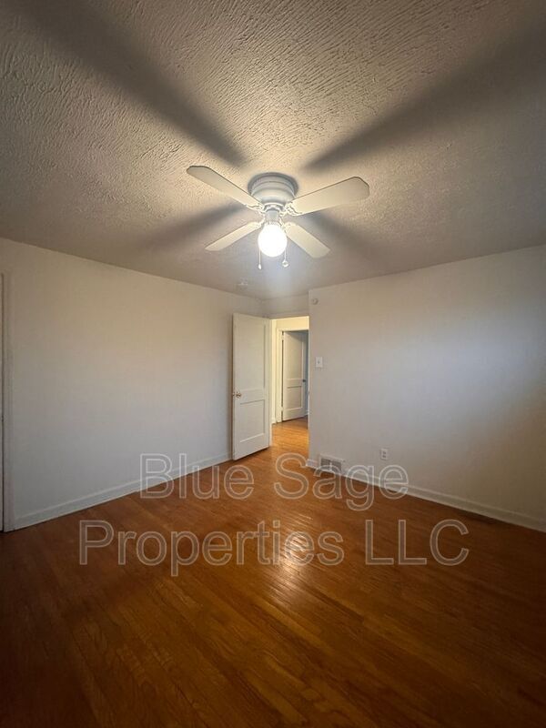 Building Photo - 575 S 4th St